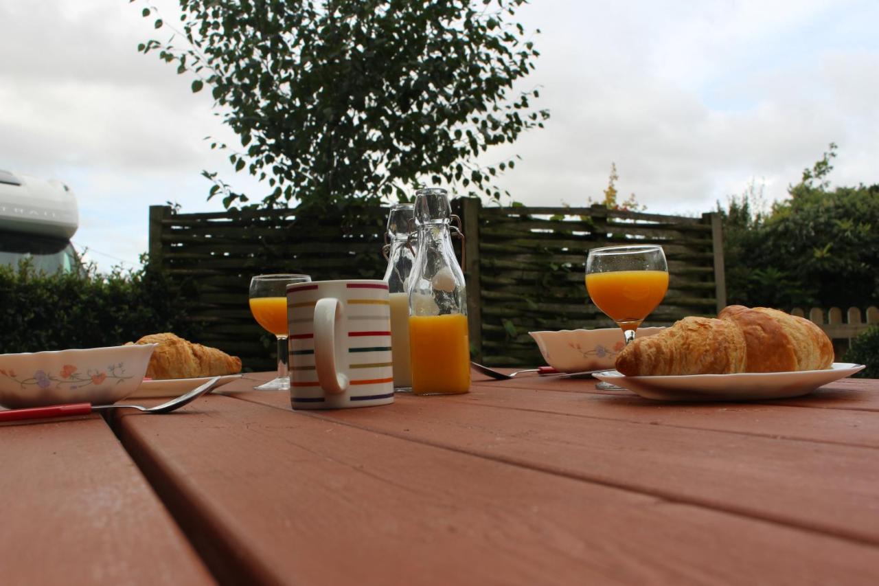 Stonehenge Campsite & Glamping Hotel Berwick St James Exterior photo